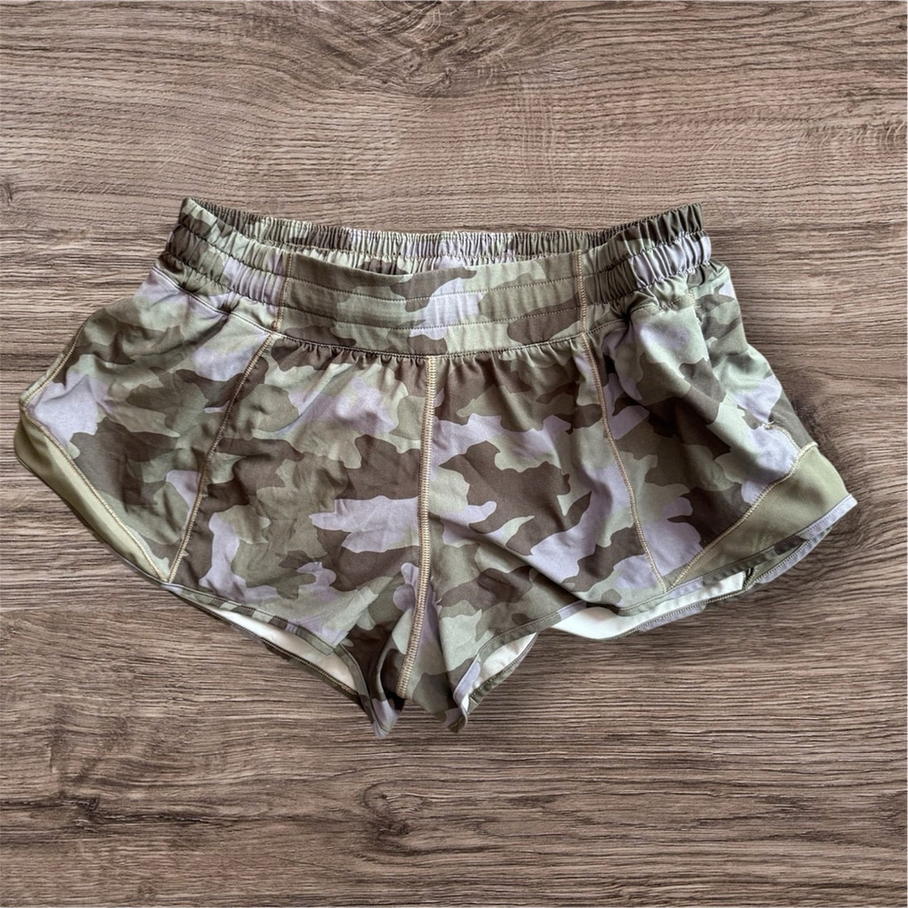 Lululemon Hotty hot 2.5 shorts